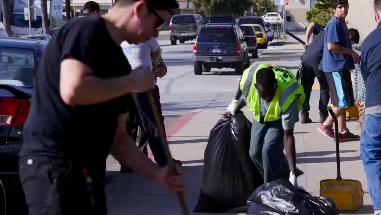 Neighbors in Colina Park Clean Up Alleys