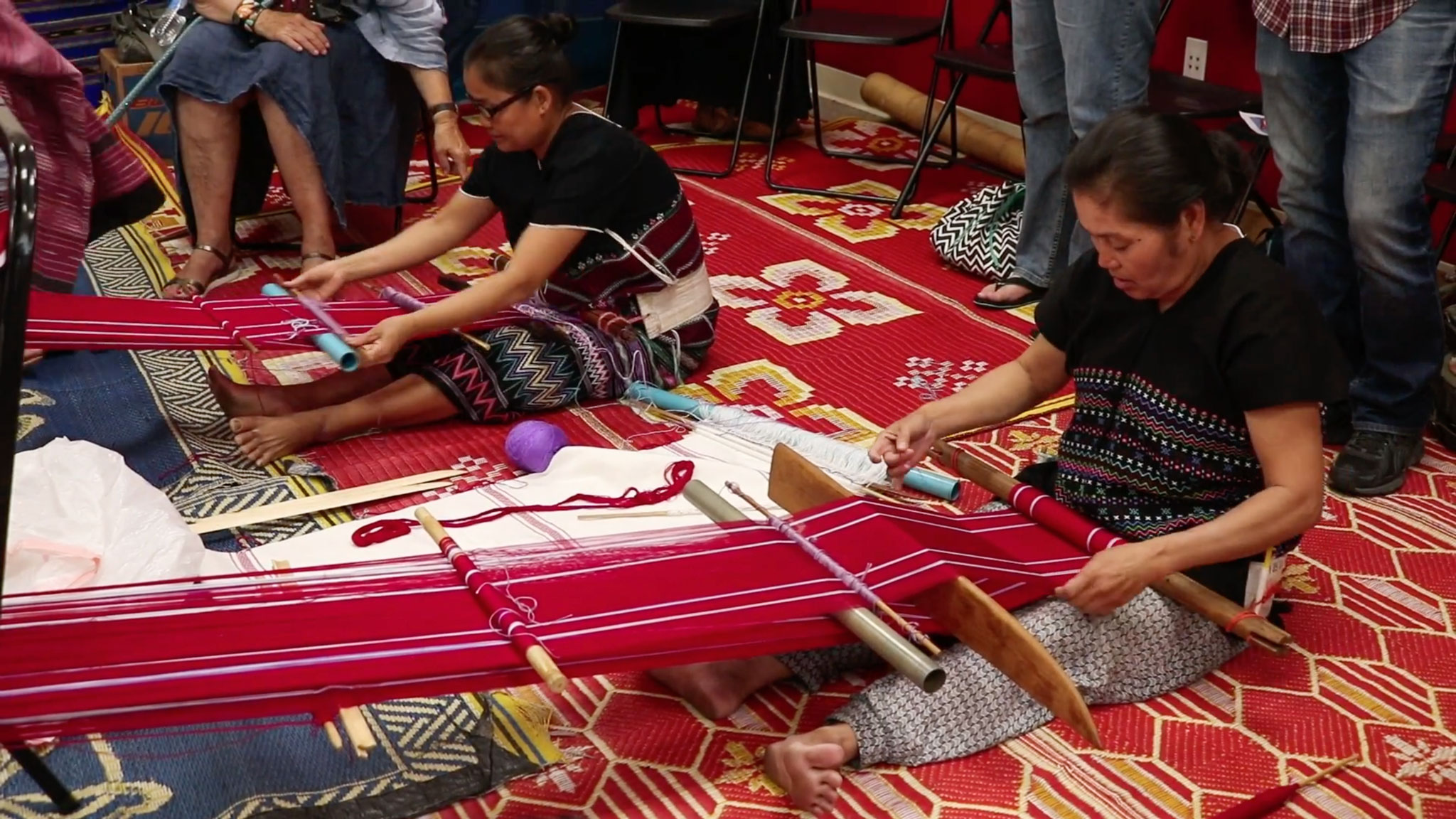 Traditional Weaving Workshops Explore Karen Refugee Culture and Artisans